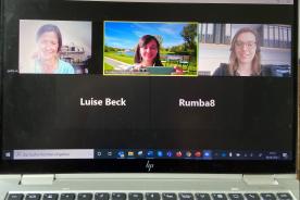 Zoom Meeting in Donauw&ouml;rth, Teilnehmer auf Computer zu sehen