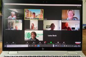 Zoom Meeting in Donauw&ouml;rth, Teilnehmer auf Computer zu sehen