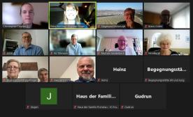 Ein Bildschirmfoto von der Veranstaltung &uuml;ber die Videokonferenz-Plattform Zoom. Zehn Teilnehmende haben die Kamera angeschaltet. Weitere f&uuml;nf Teilnehmende sind ohne Bild in der Sitzung.
