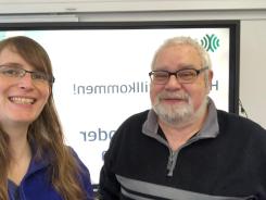 Ein Selfie von Referentin Petra Rollfing und Herr Schr&ouml;ter, dem Leiter der PC-Kurse.