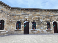 Ein Foto von der Bastion 7 von au&szlig;en.