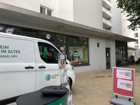 Das Info-Mobil steht vor dem AWO-Treff in Rothenburgsort. 